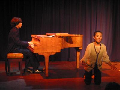20061202035818-cherubino-y-pianista.jpg